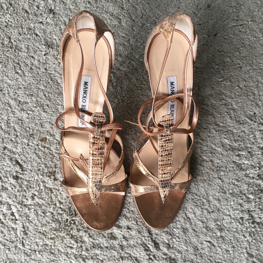 Manolo Blahnik ‘Venusa’ rose gold heels; sz 37.5